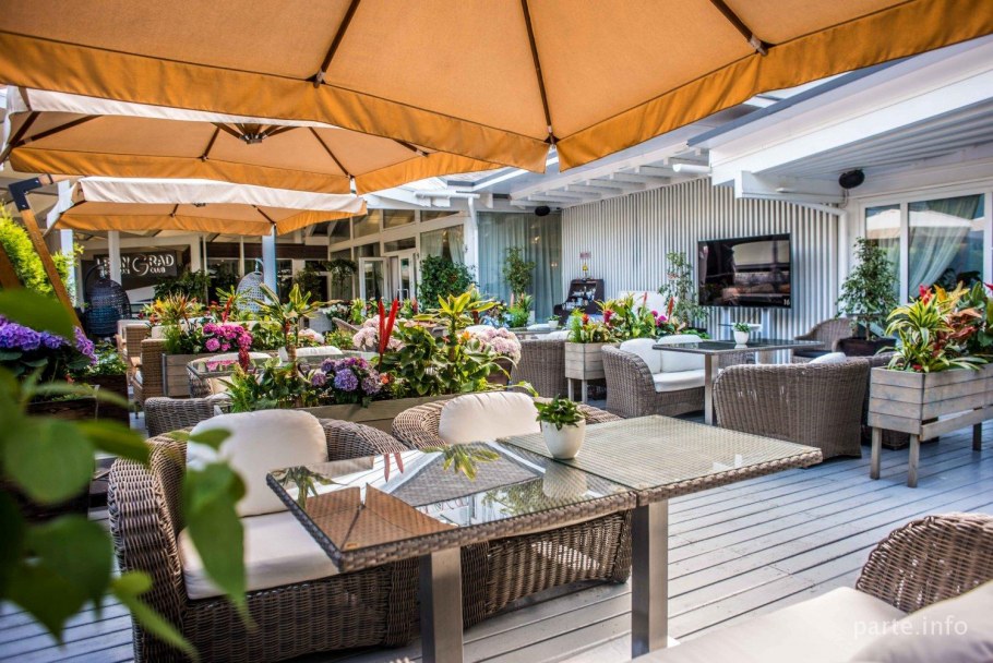 Левантин ресторан веранда