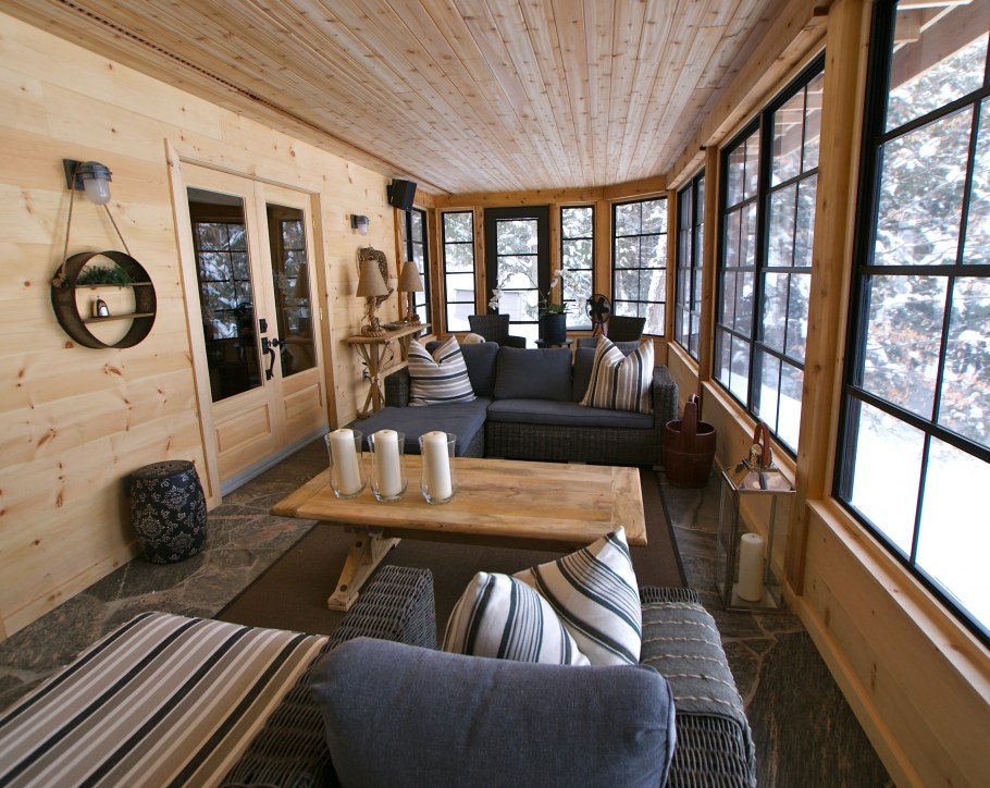 Застекленная веранда в стиле Шале