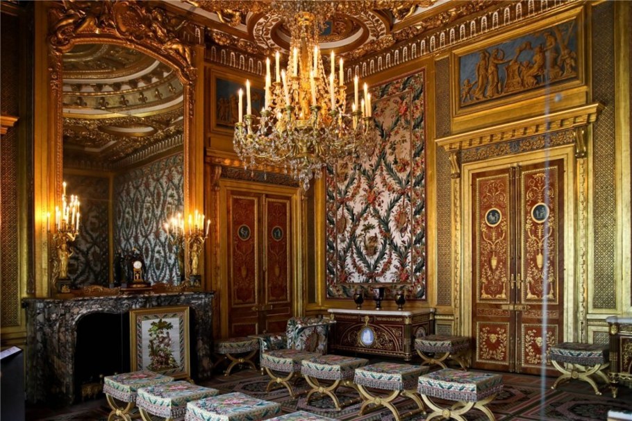 Роскошная гостиная в замке