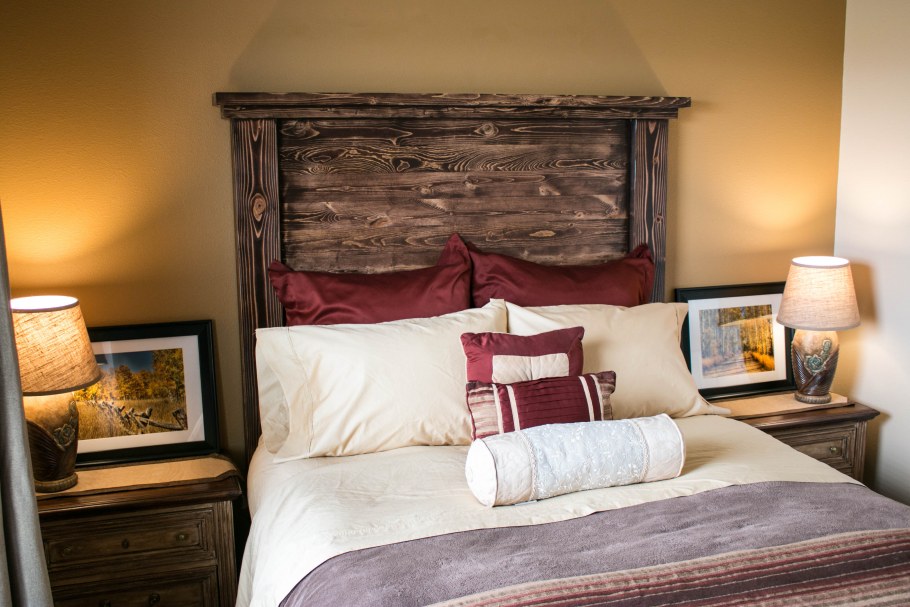 Кровать найден в интерьере