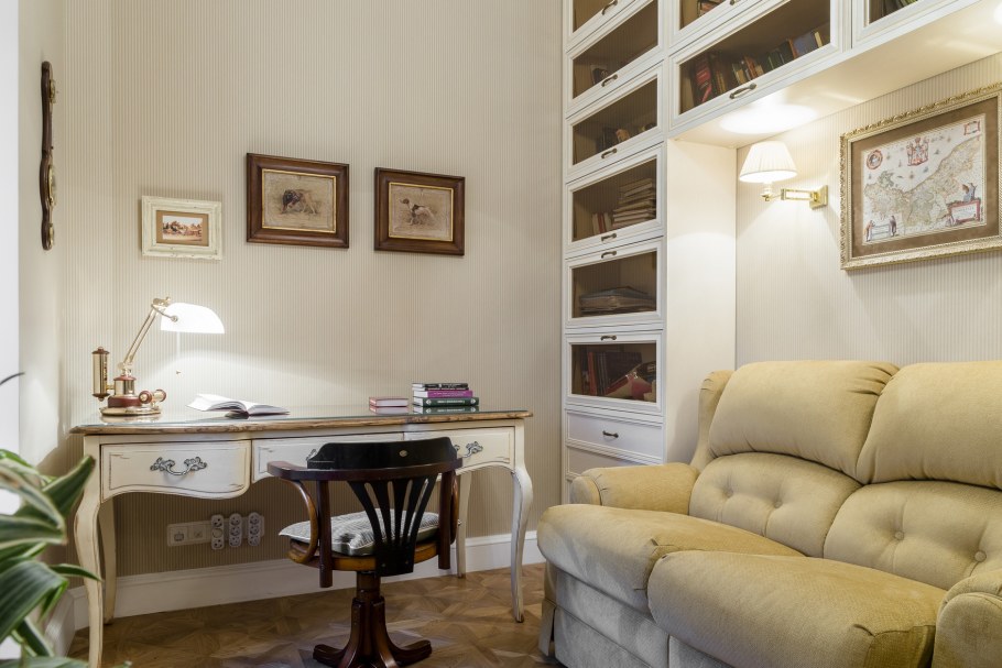 Маленький кабинет с диваном интерьер