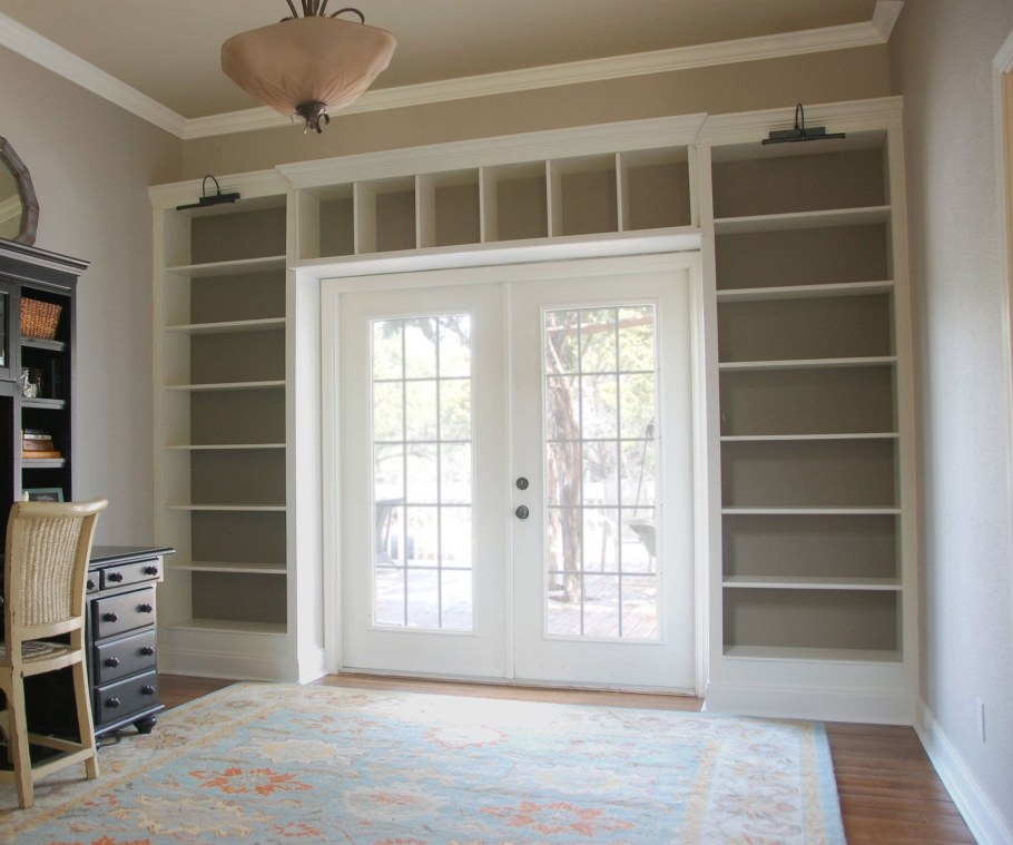 Шкафы ikea Билли в интерьере проем