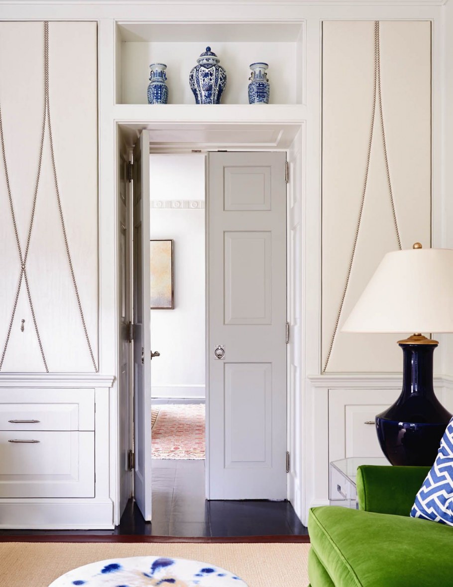 Декор над шкафом