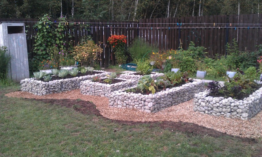 Ограждение для клумбы из камня