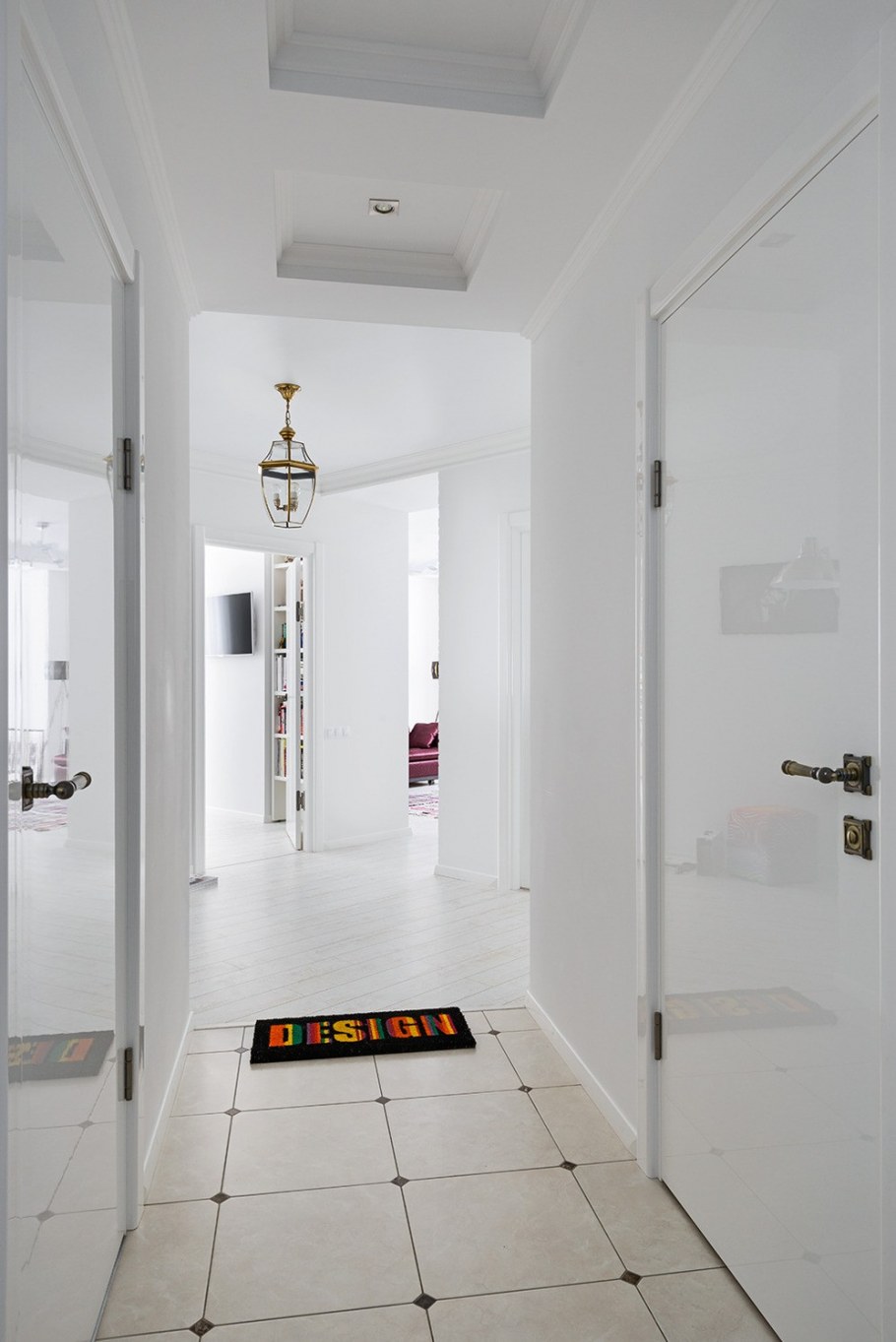 Узкий коридор в современном стиле