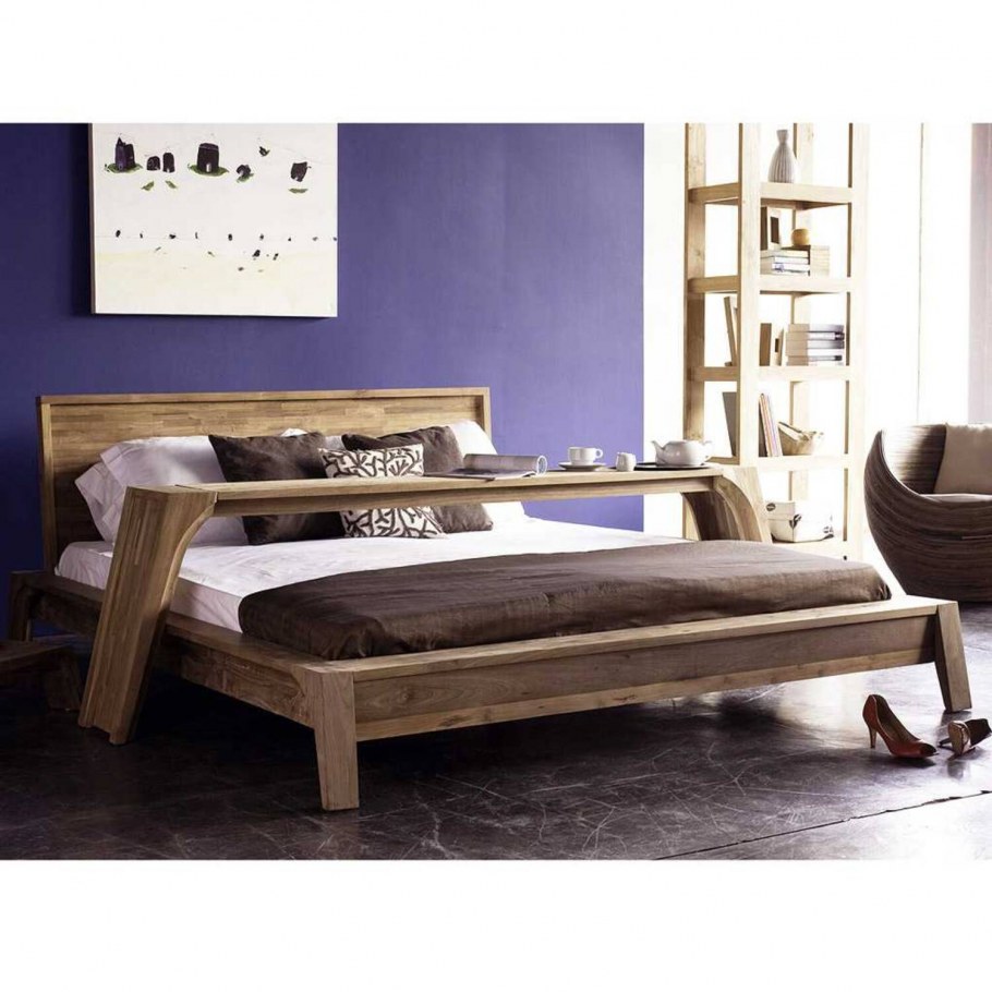 Кровать из массива тика