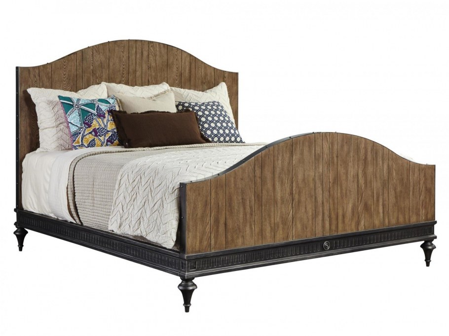 Кровать бытовая с деревянными спинками.