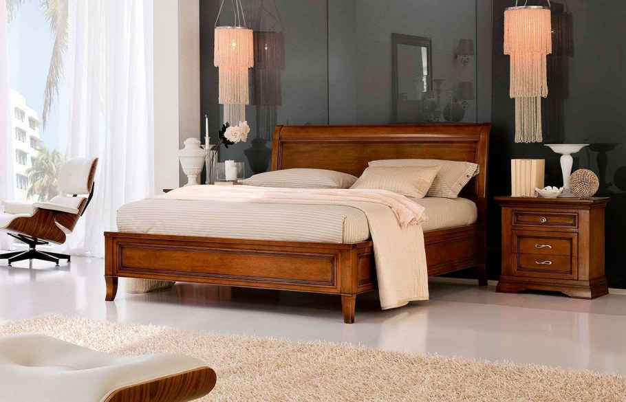 Кровать деревянная классика