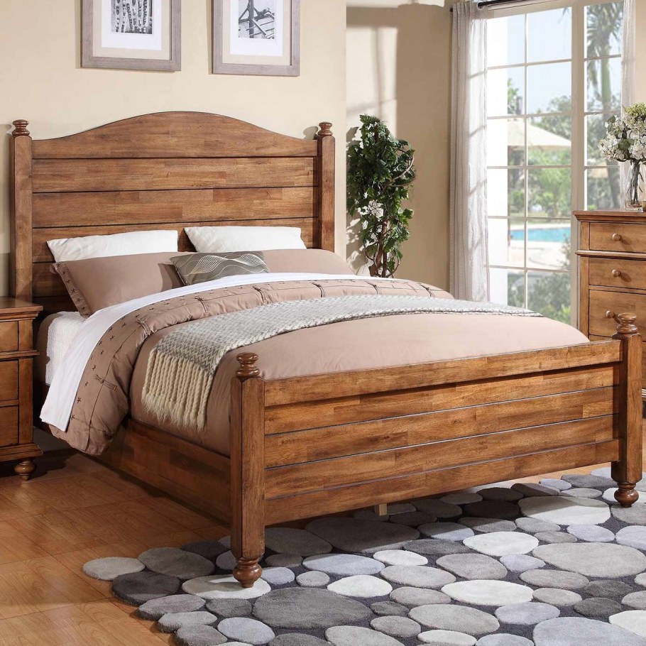 Деревянная кровать