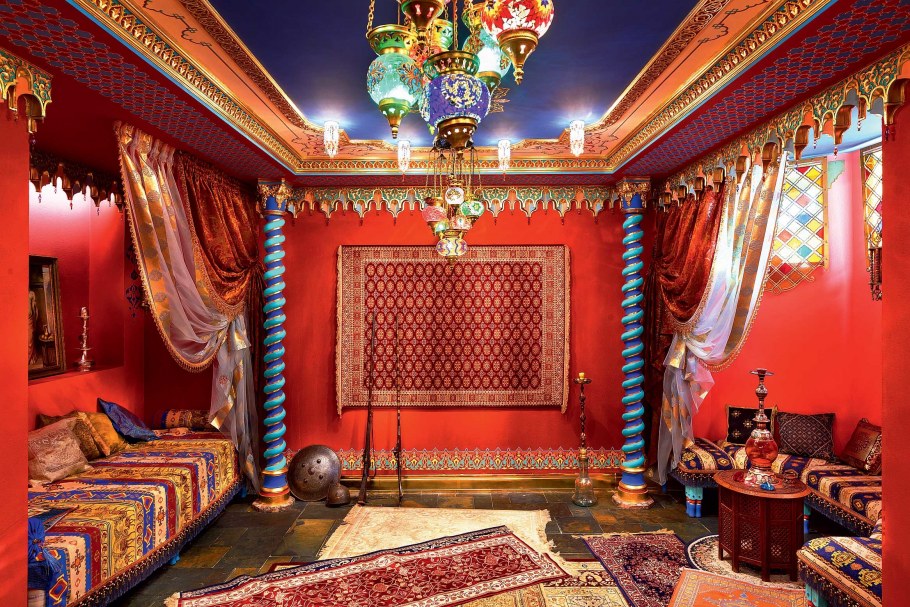 Яркий интерьер спальни