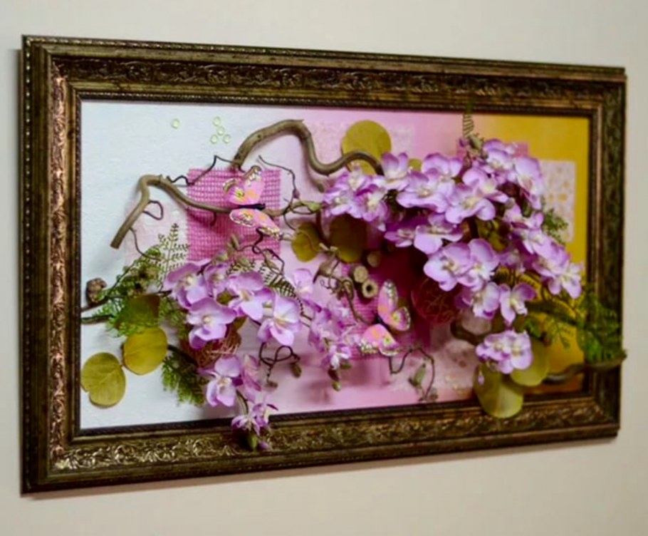 Объемное панно из искусственных цветов
