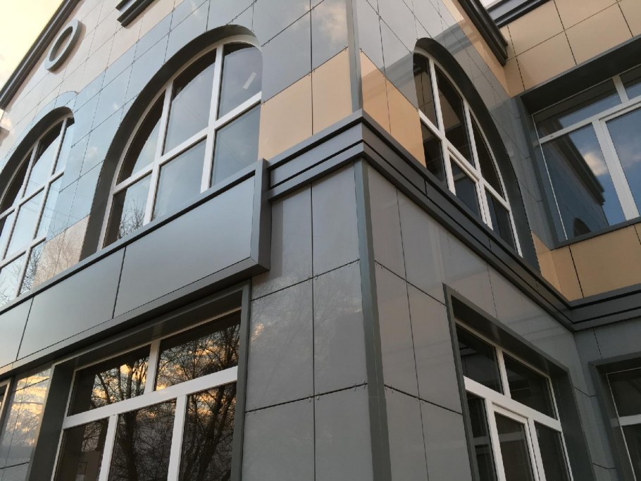 Здания с красивым фасадом из керамогранита