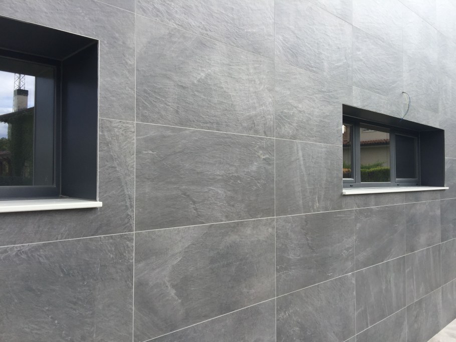 Керамогранитная плитка для фасада