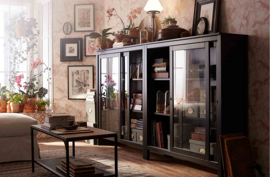 Hemnes ikea витрина