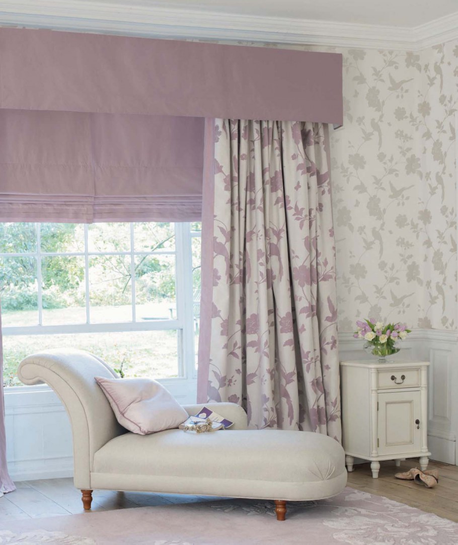 Розовые римские шторы в спальню