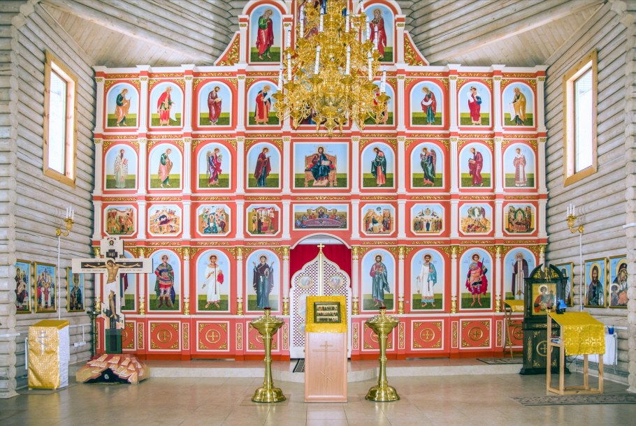 Иконостасы из дерева для дома в Пензе