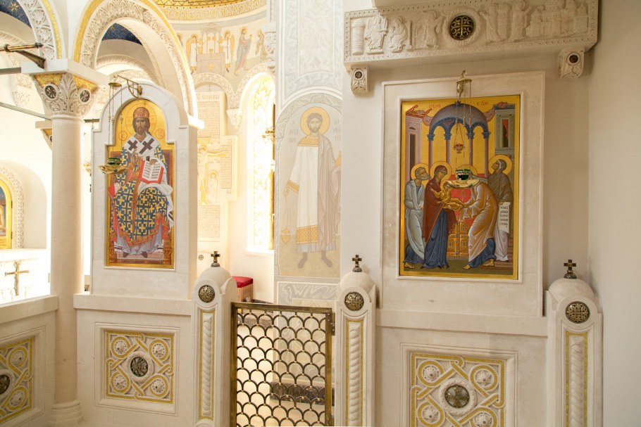 Полочка под иконы