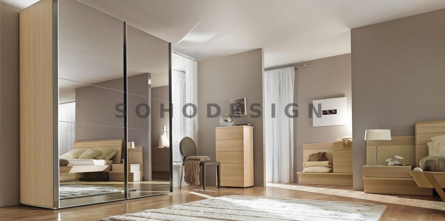 Закрывающиеся зеркала в спальне