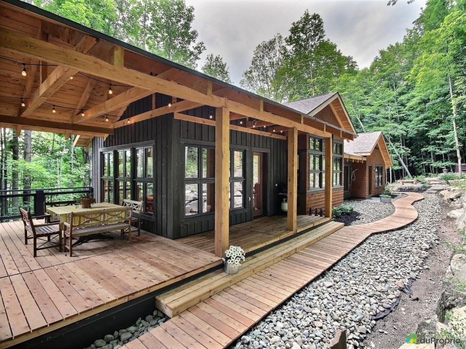 Дача в стиле Шале с верандой