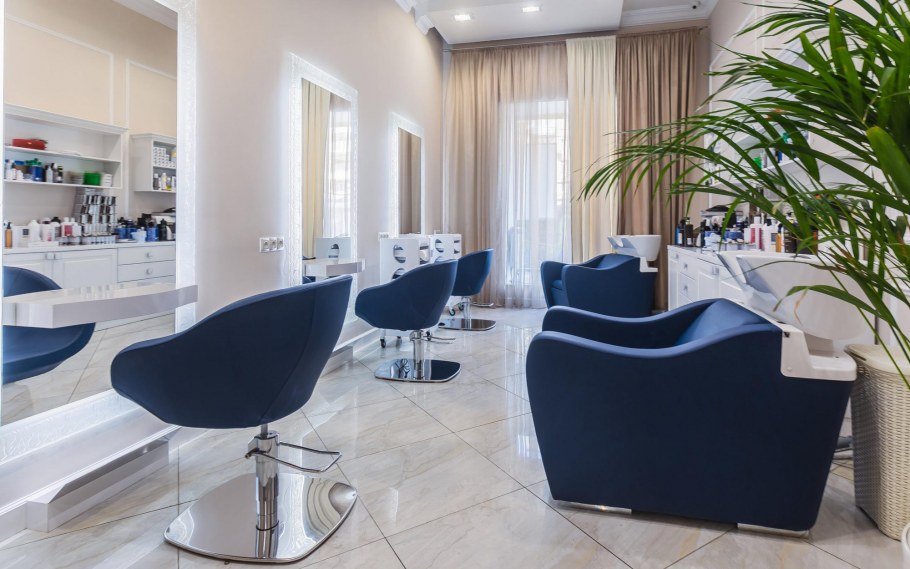 Парикмахерское кресло в интерьере