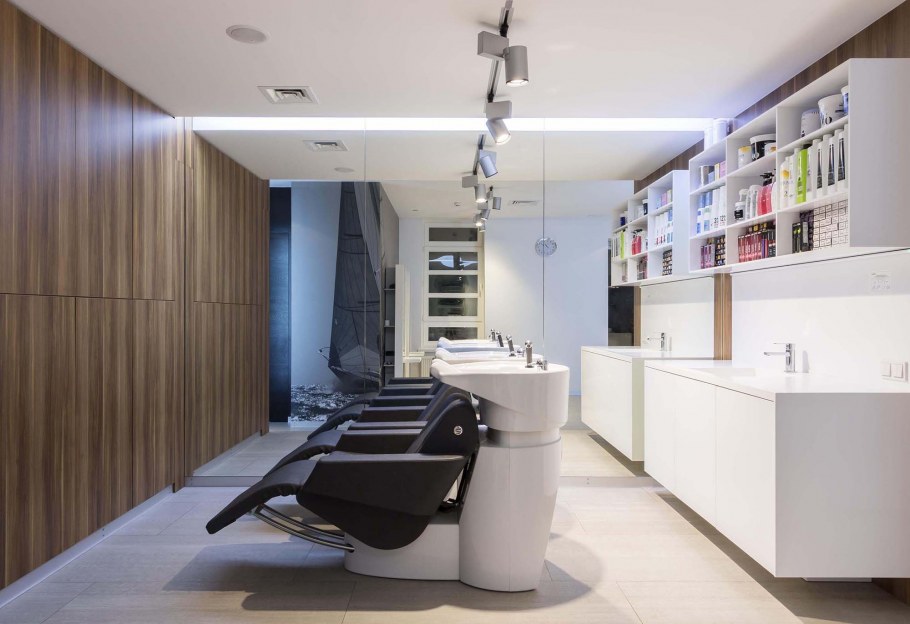 Интерьер современной парикмахерской