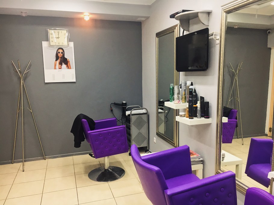 Парикмахерской место