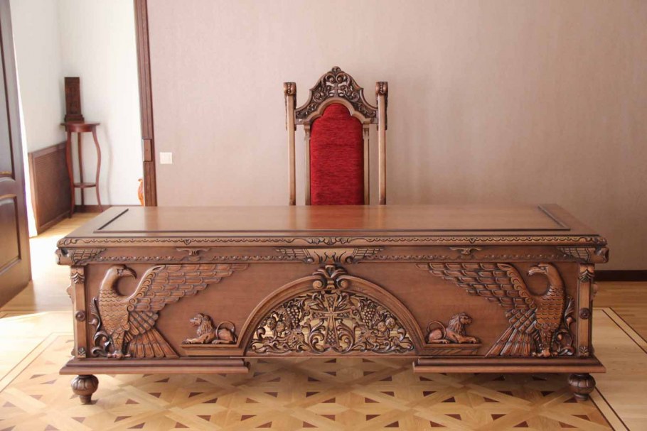 Резная мебель