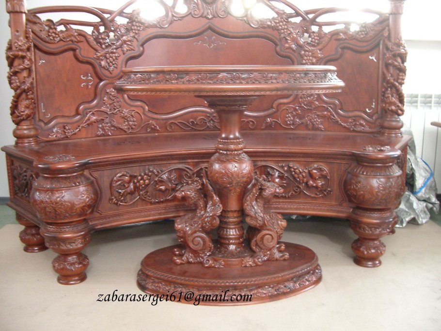 Резная мебель женщина