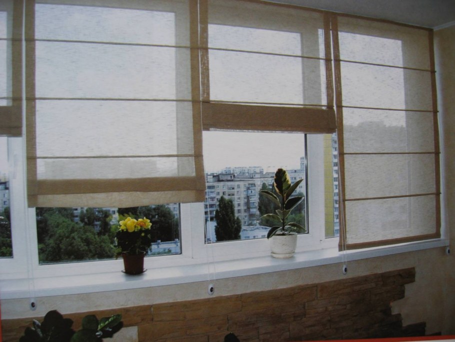 Римские шторы на пластиковые окна на балкон