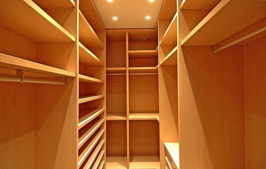 Мини гардеробная в кладовке