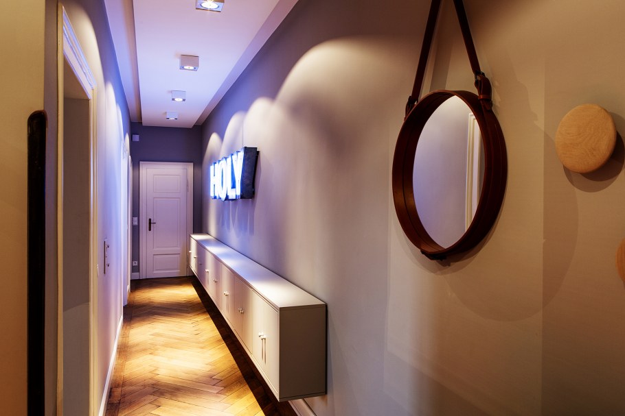 Светильники в узком коридоре