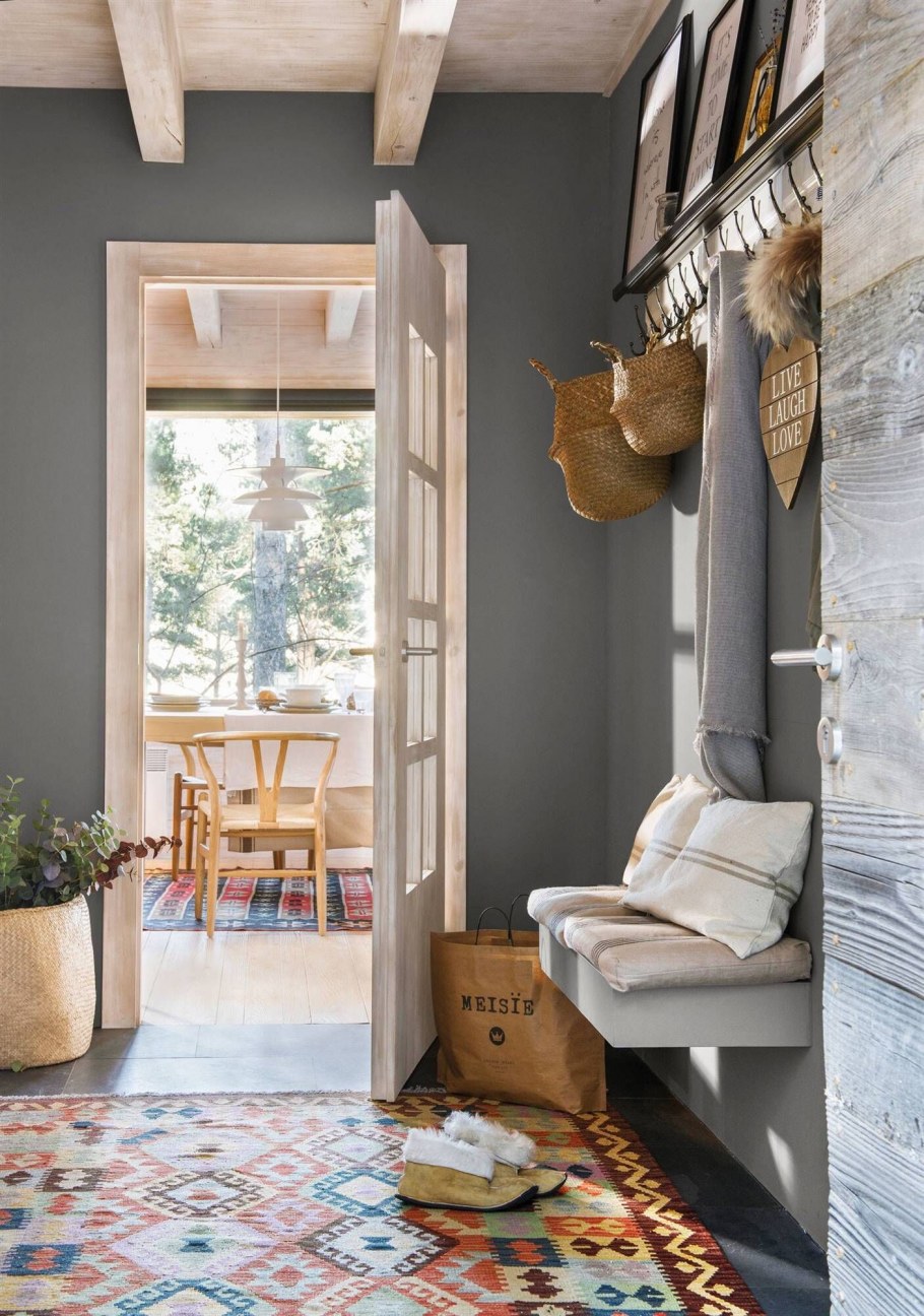 Вешалка в скандинавском стиле