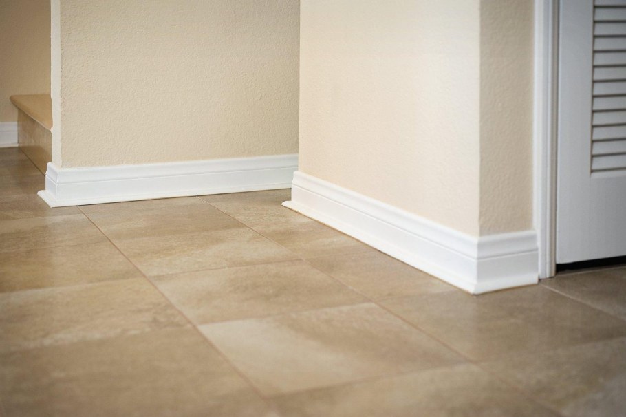 Плинтус для плитки напольной