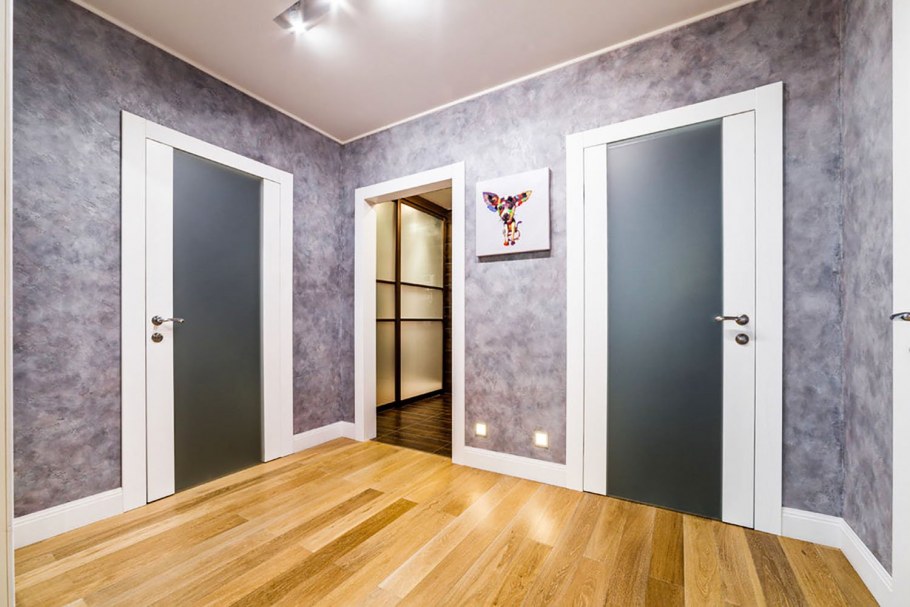 Отделка прихожей декоративной штукатуркой