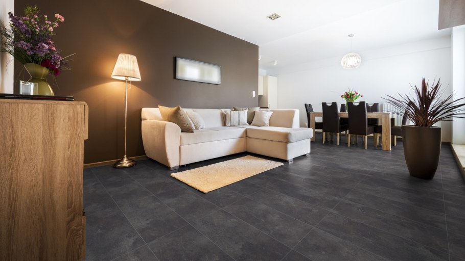 Белые двери в интерьере