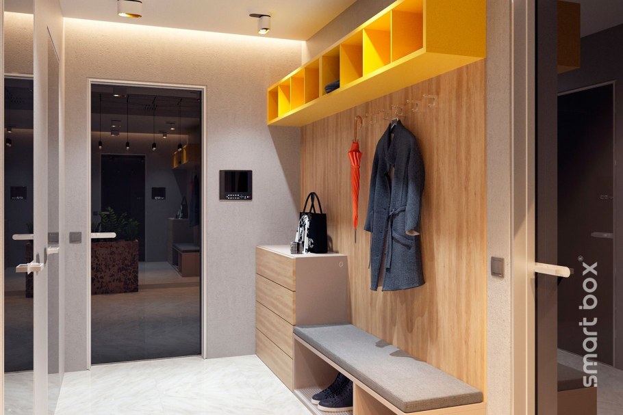 Яркая прихожая