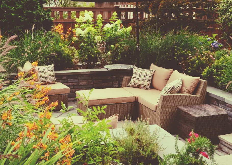 Зона отдыха на дачном участке