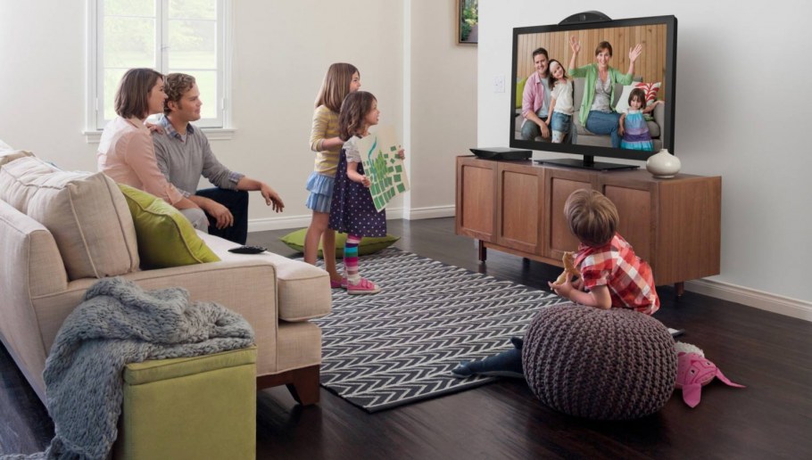 Семья в гостиной