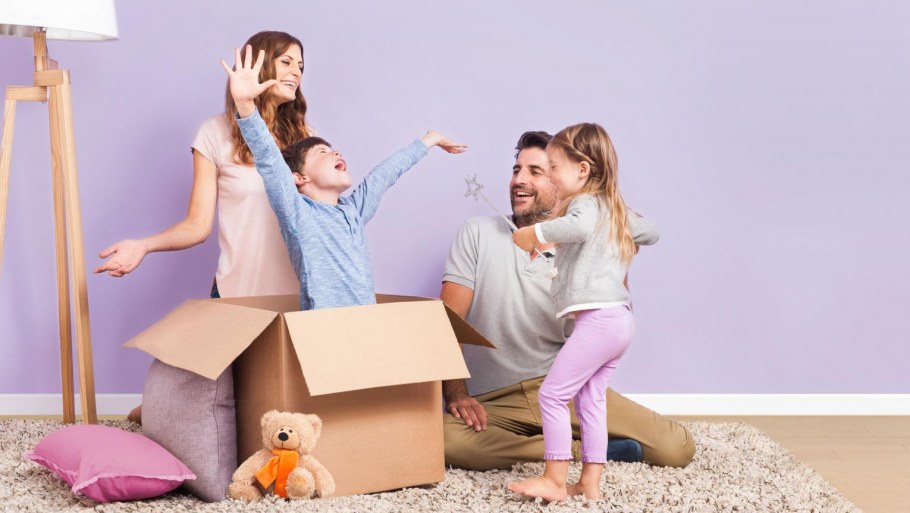 Семья в квартире