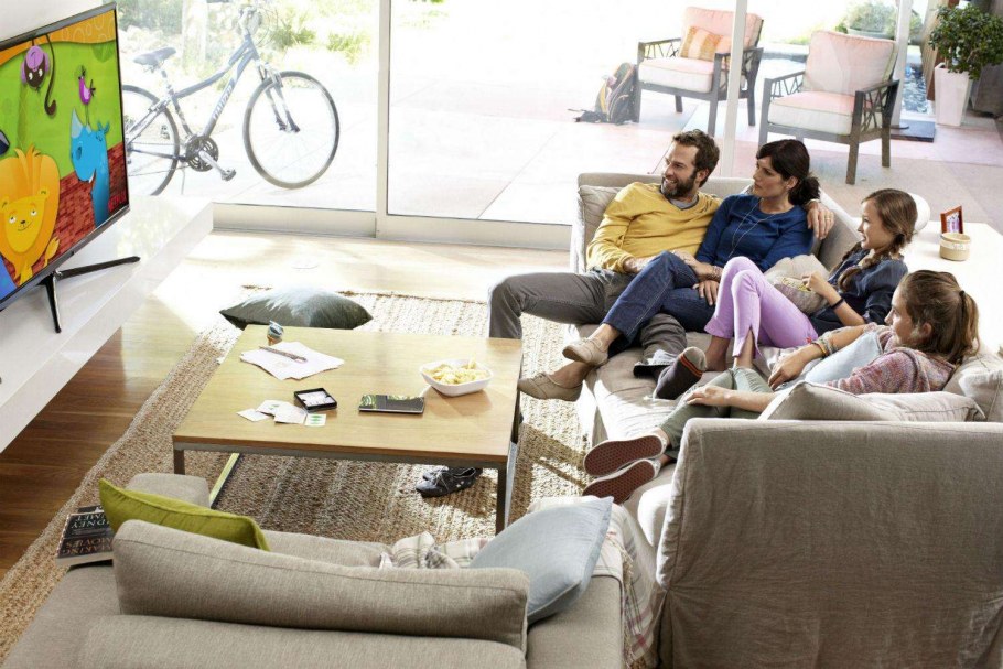 Интерьер комнаты с людьми