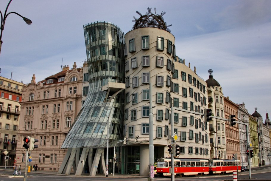 Танцующий дом в Праге Архитектор
