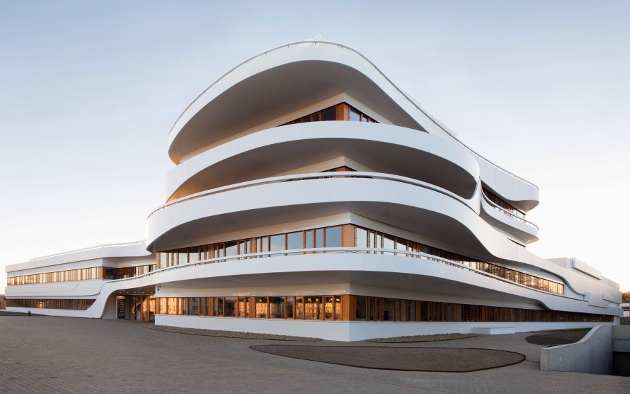 Здание треугольной формы