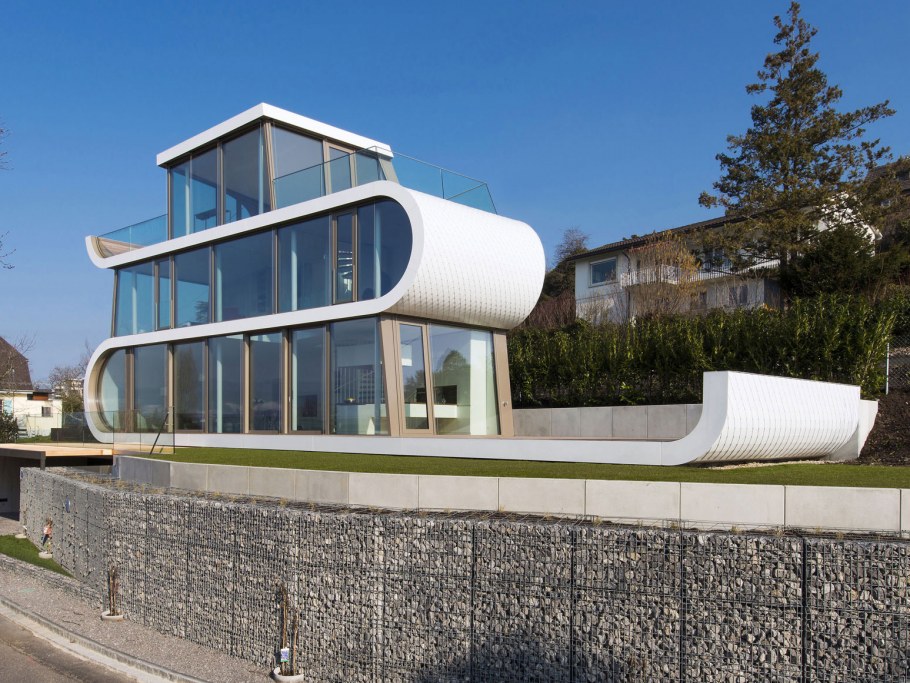 Здания из стекла и бетона