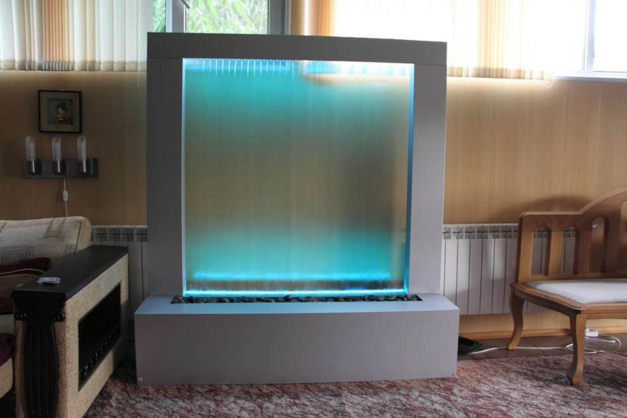 Водопад по стеклу