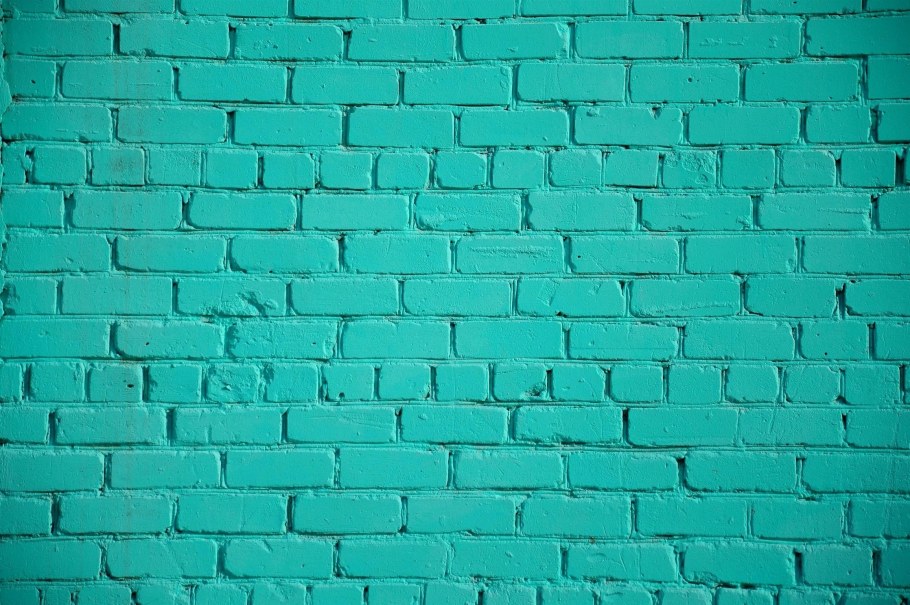 Голубая кирпичная стена
