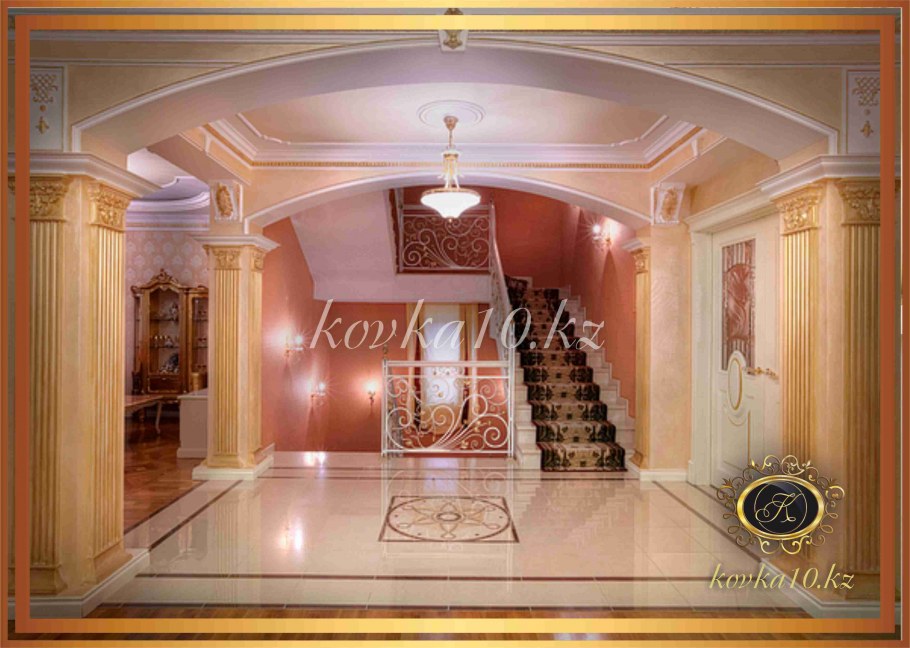 Холл с колоннами