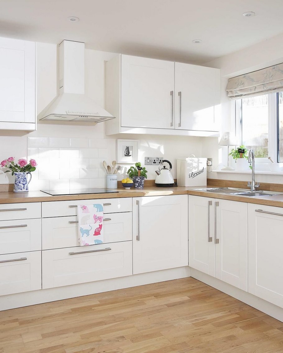 Кухонный гарнитур белый