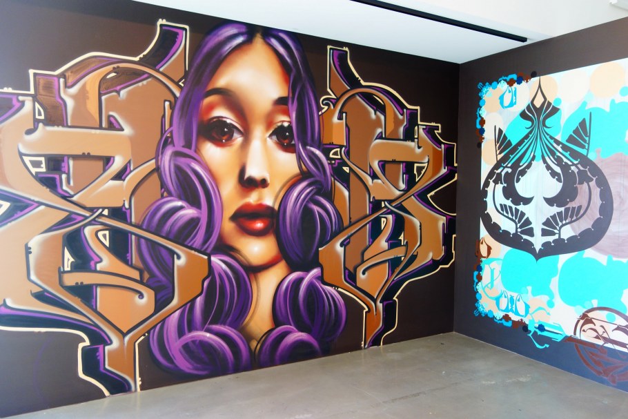 Простые граффити на стенах