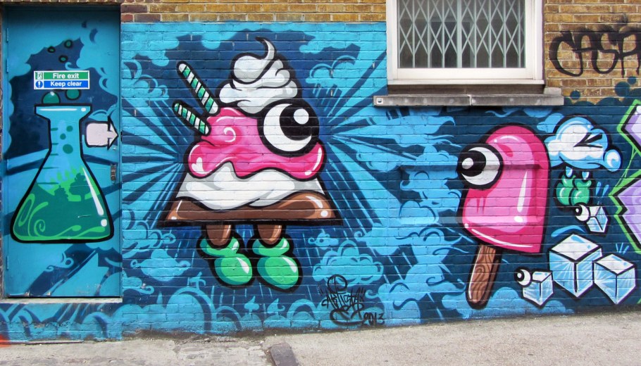 Граффити в школе на стенах