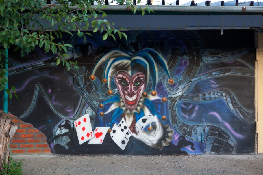 Рисунки на стенах на улице